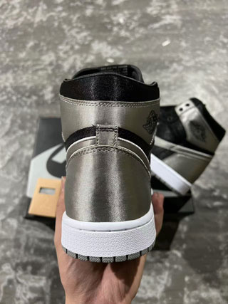 Air Jordan 1 Retro-12
