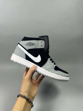 Air Jordan 1 Women Retro-64